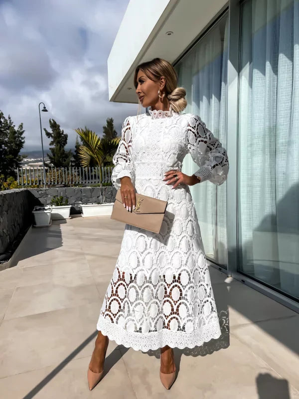 Elaina | Elegant midikjole med blondedetaljer