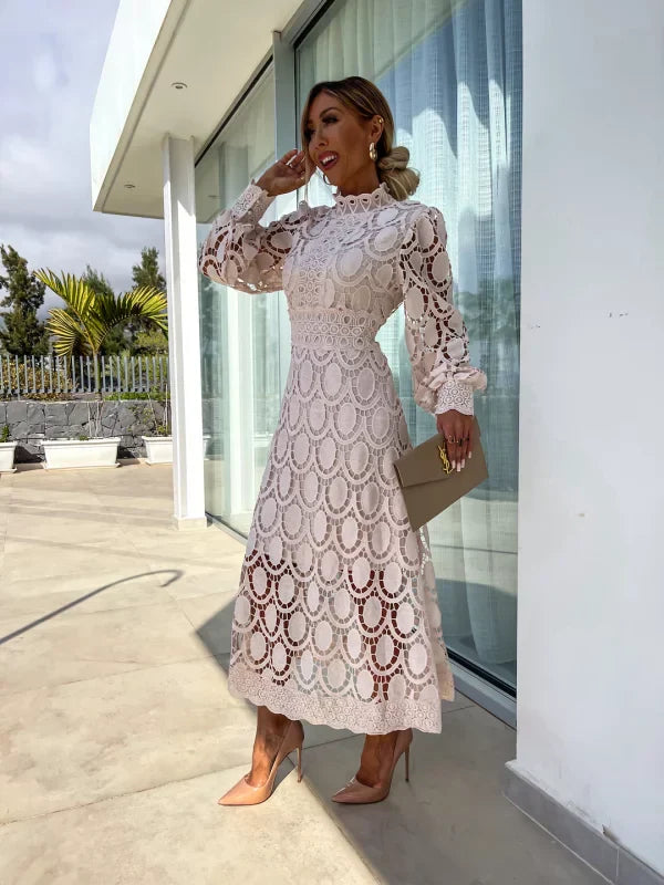 Elaina | Elegant midikjole med blondedetaljer