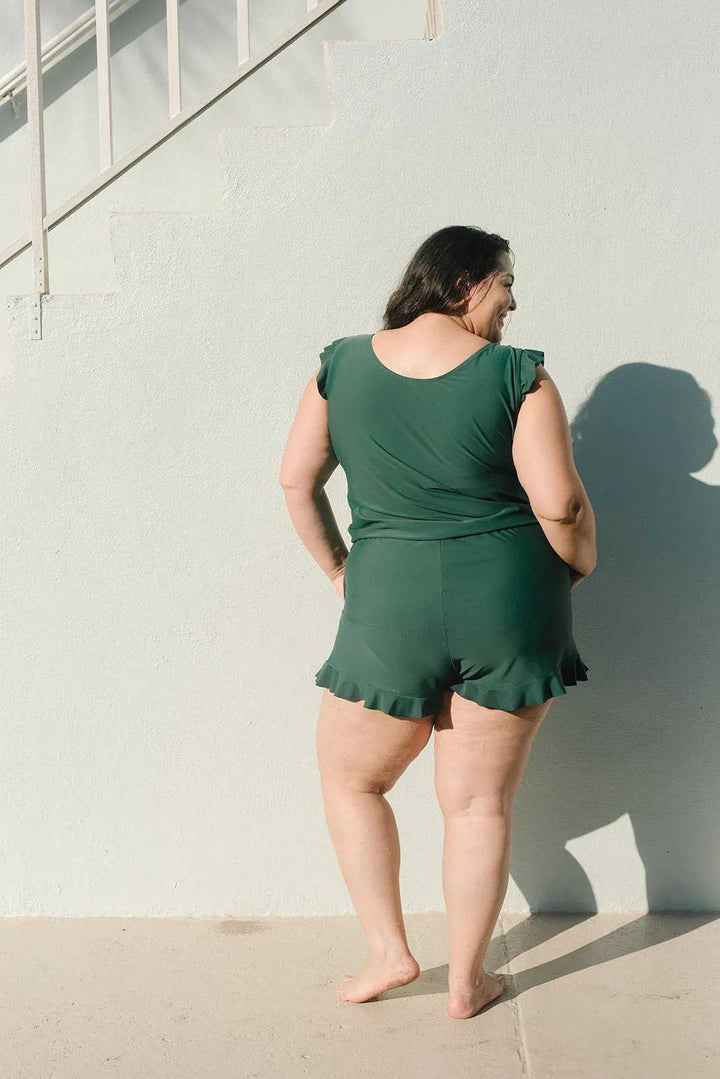Sophie – Støttende Badedragt med Flæsedetaljer